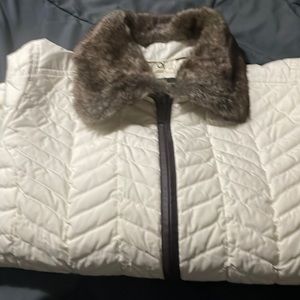 Eddie Bauer Premium Goose Down White Quilted Coat with Fur Lined Neck